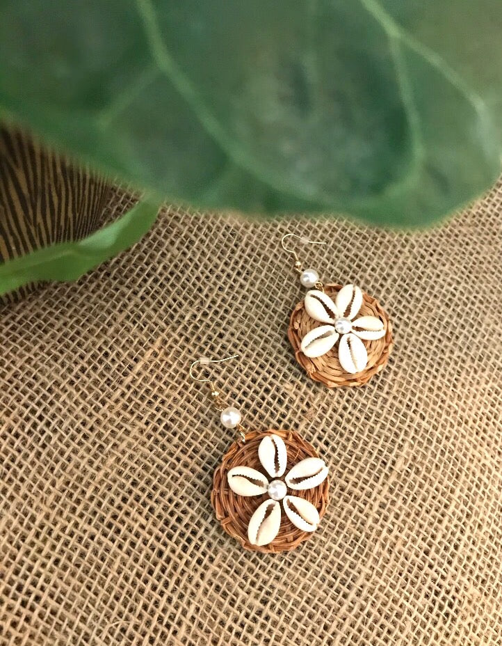 Round bamboo shell Earrings