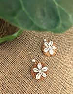 Load image into Gallery viewer, Round bamboo shell Earrings
